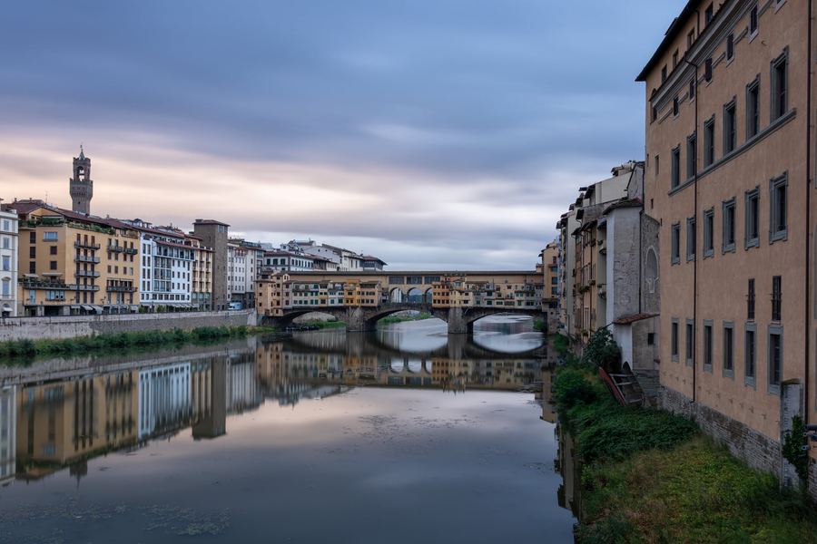 Italy, Tuscany, Florence, Ponto Vecchio, Sunrise